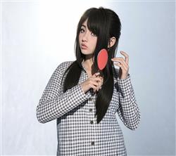 睡衣梳头女孩人物su模型