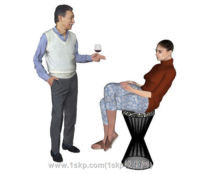 老人和坐姿女人